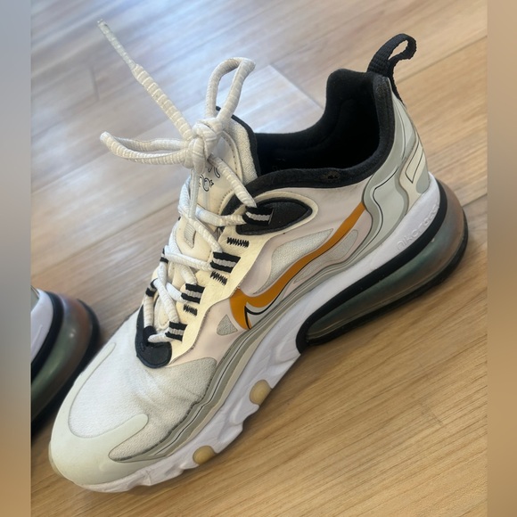 Nike Air Max 270 React - Picture 3 of 7